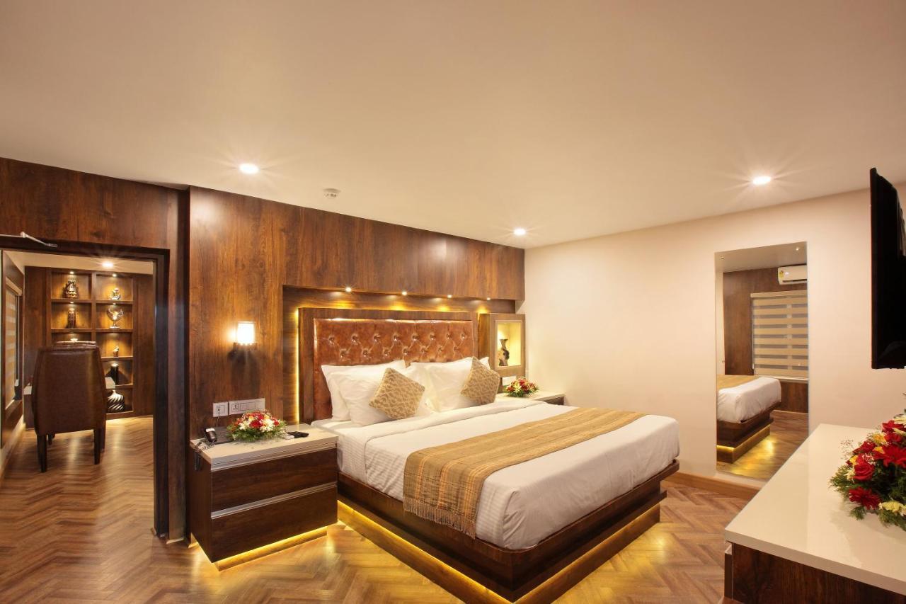Hotel Kings Empire Kochi ภายนอก รูปภาพ