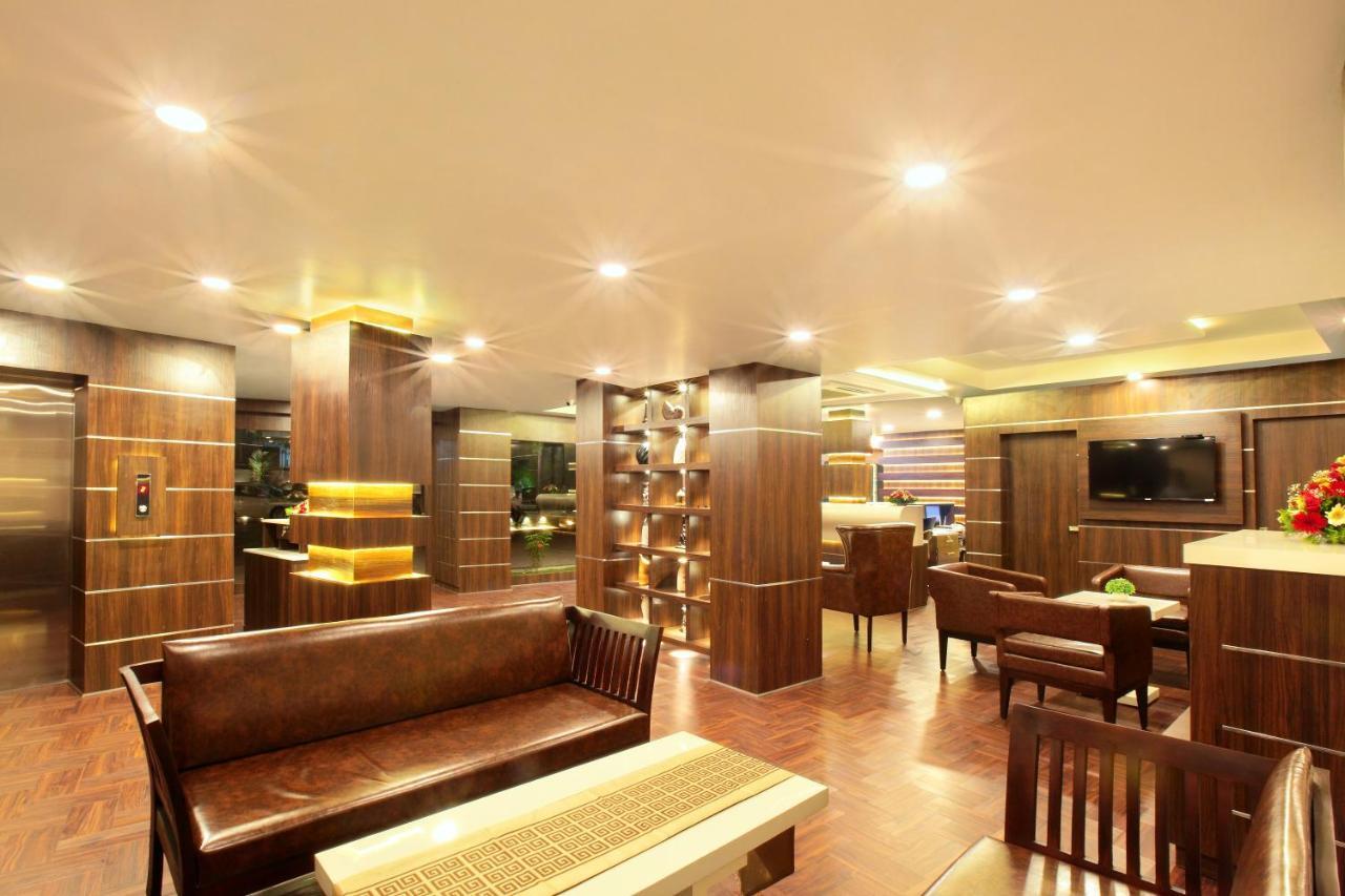 Hotel Kings Empire Kochi ภายนอก รูปภาพ